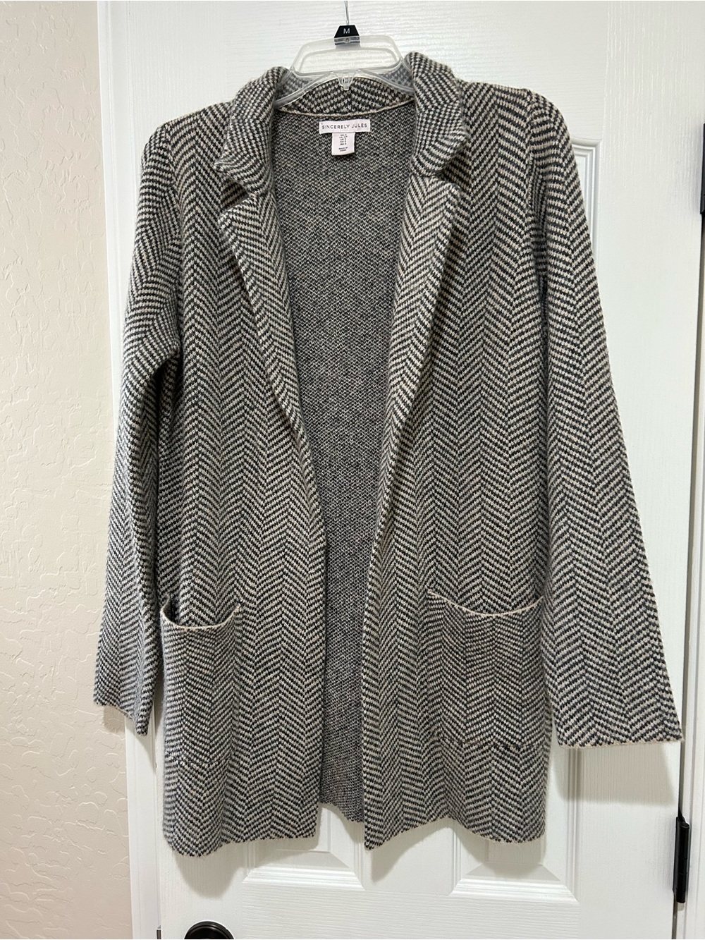 Sincerely Jules Women’s Gray & White Herringbone Open-Front Sweater Cardigan